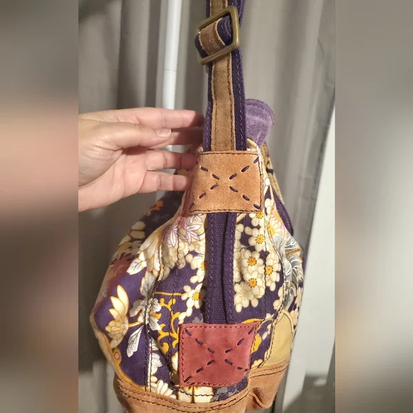 LUCKY Floral Canvas Suede Tote Bag - Picture 7 of 15